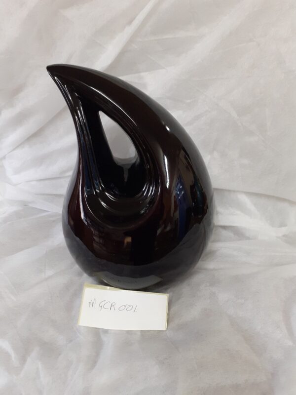 mgcr001_burgundy_teardrop_urn.jpg
