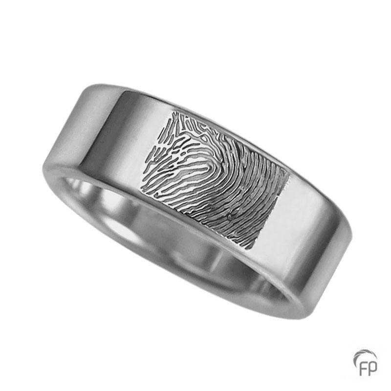 RF 02.8 - Ring glossy with fingerprint