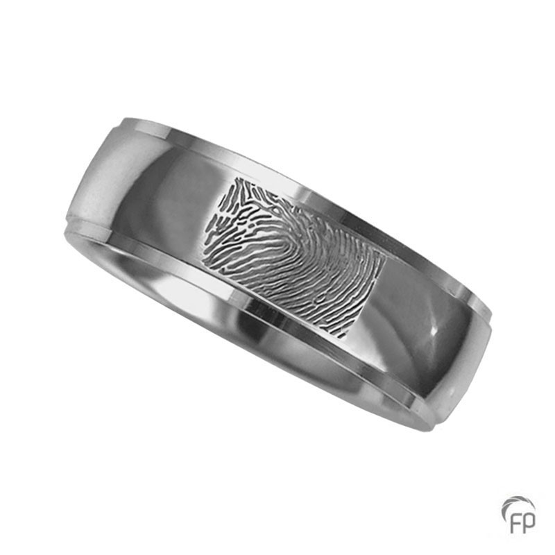 RF 05.6 - Ring glossy with fingerprint