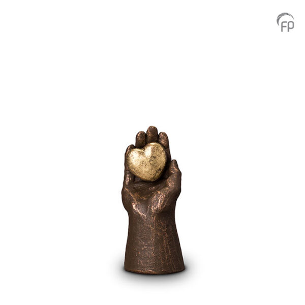 UGK 004 A Ceramic urn bronze