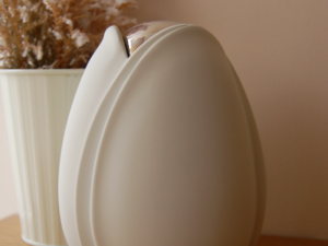 A1055 Tulip Standard Adult Urn White & Pol Silver - Image 1